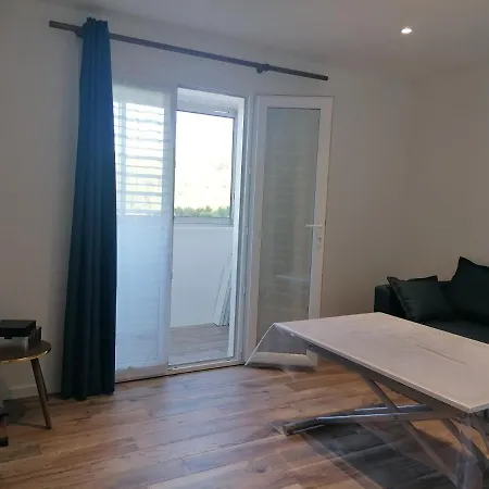 Aux Pieds Des Arenes Apartment Frejus